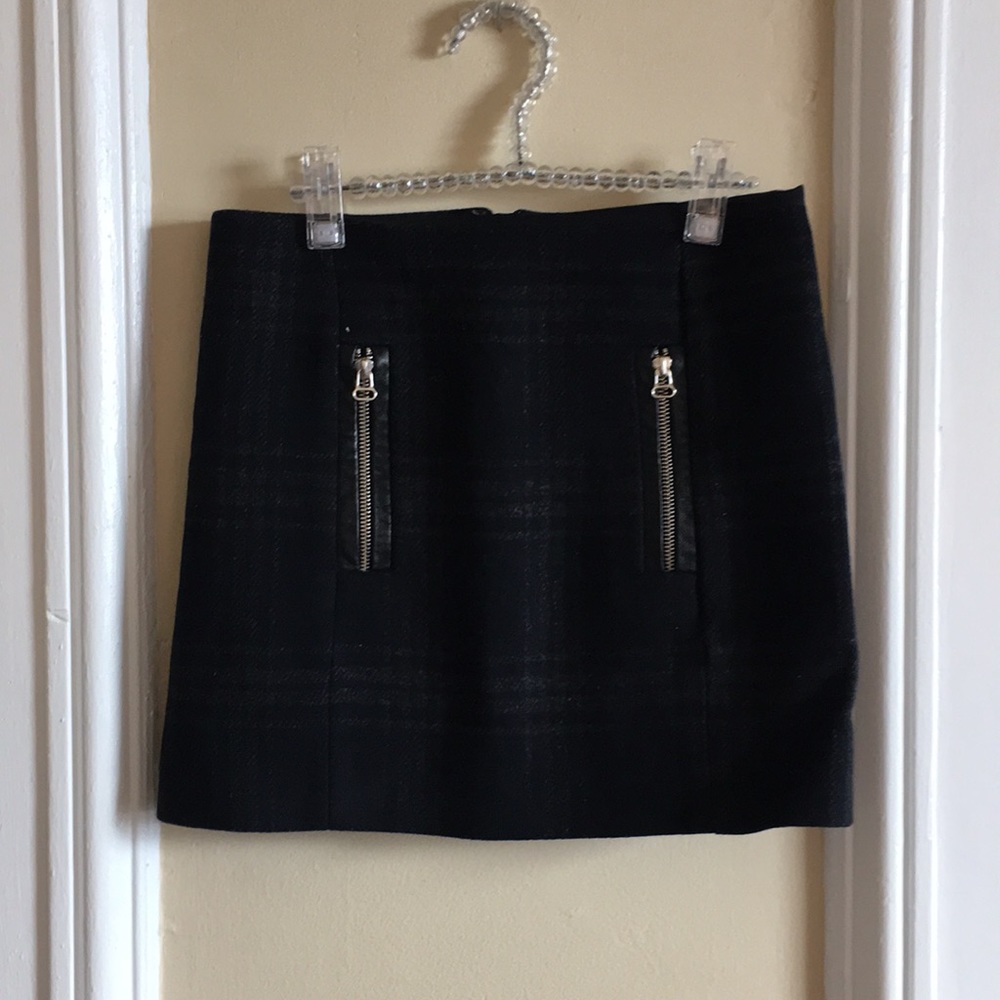 Beautiful wool Maje skirt w/ leather trim zip